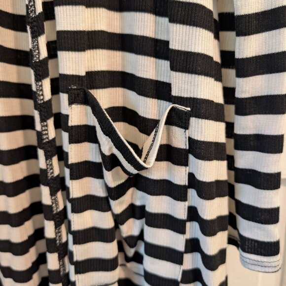 LuLaRoe Sarah Cardigan, size S, new with tags,white & black stripped - Picture 2 of 8